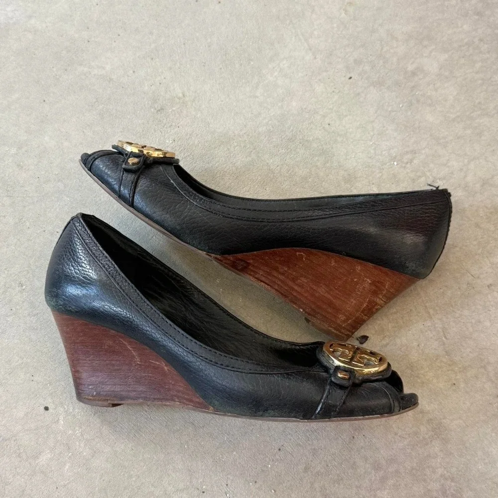 Tory Burch black leather wedge heels Sz 7.5